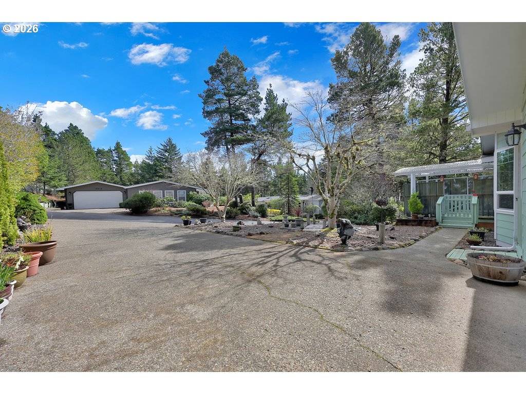 303 MANZANITA DR, Florence, OR 97439