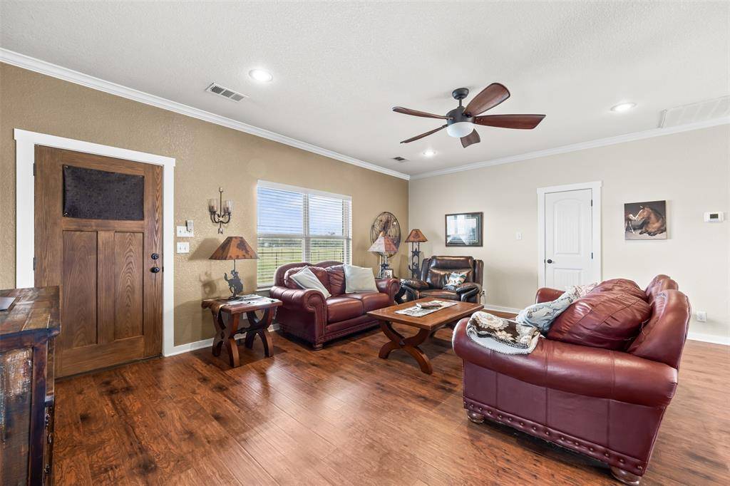 452 County Road 470, Chilton, TX 76632