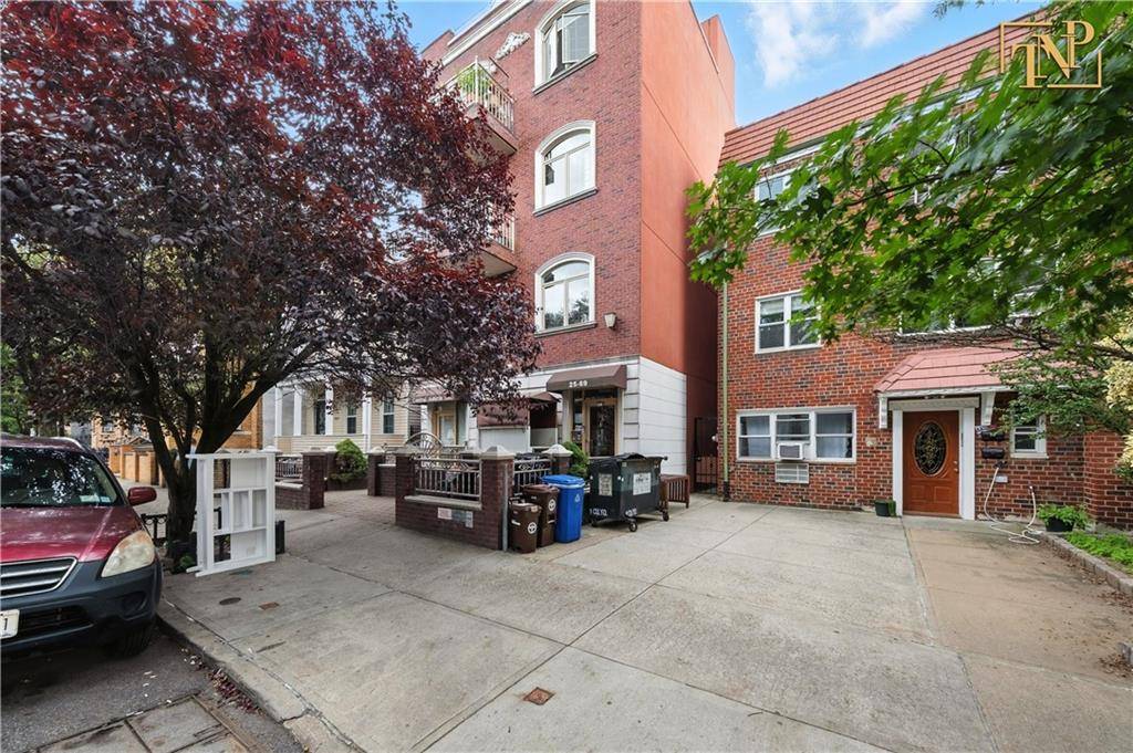 2569 38th ST #1R, Astoria, NY 11103