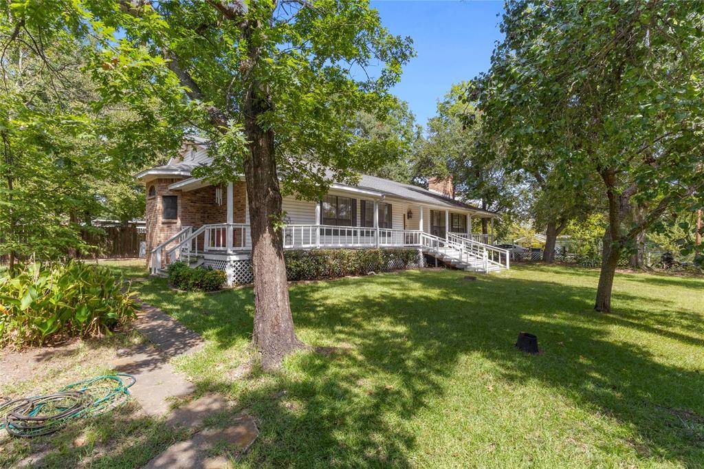 5026 Lost Pine Drive, Chandler, TX 75758