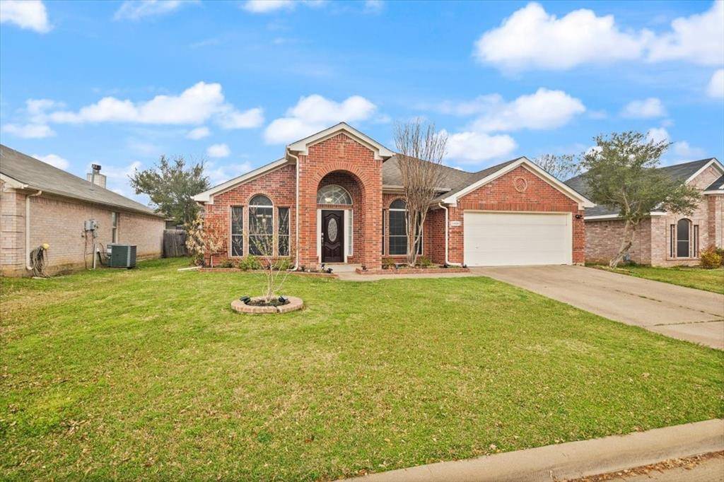 6408 St Leonard Drive, Arlington, TX 76001