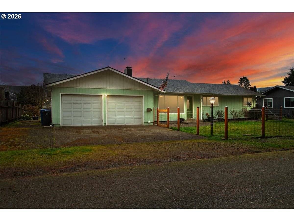 247 CEDAR ST, Lyons, OR 97358