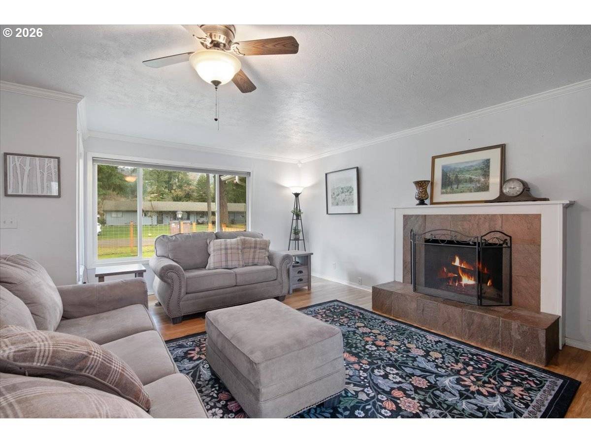 247 CEDAR ST, Lyons, OR 97358