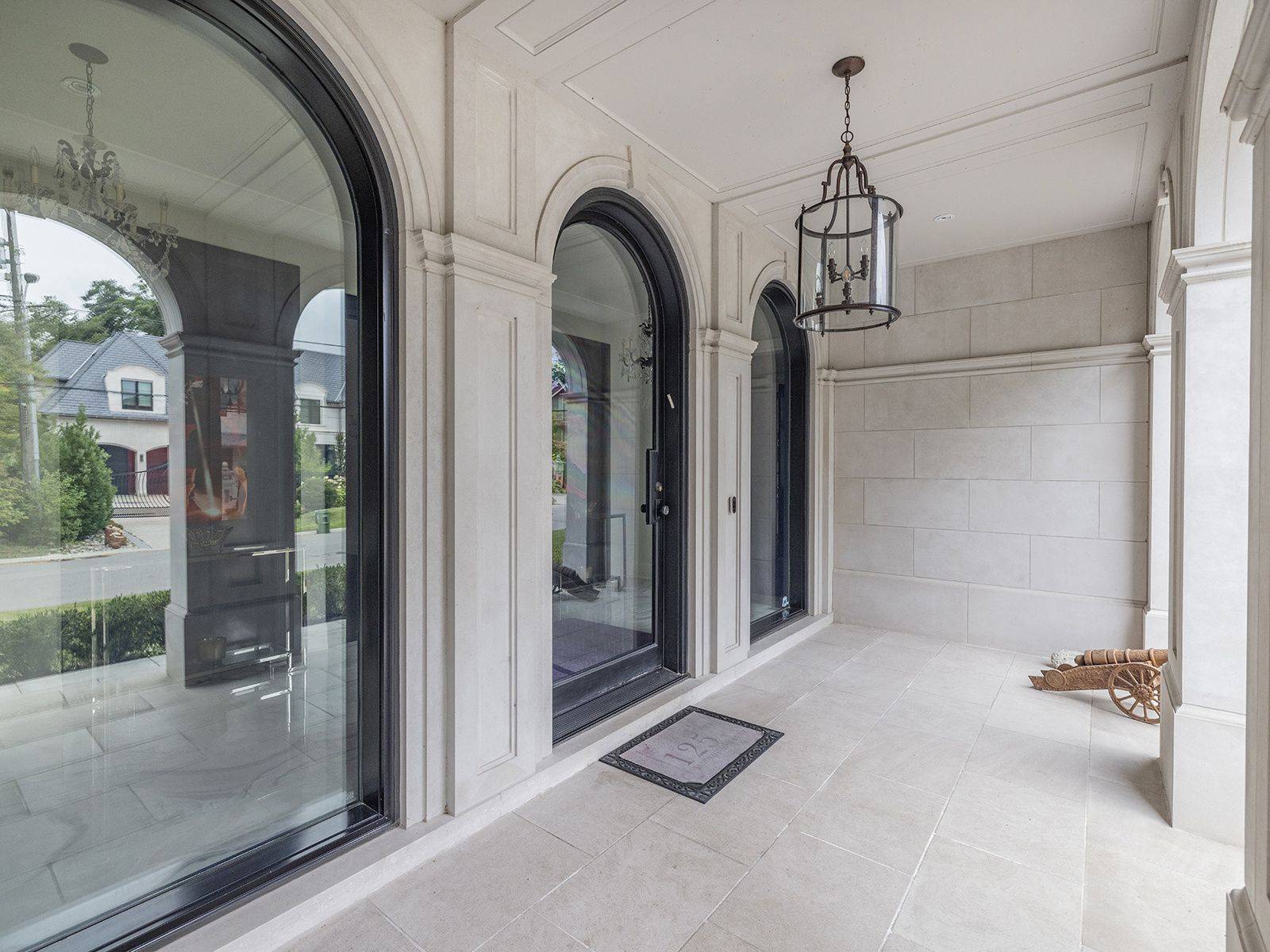 125 Sandringham DR, Toronto C04, ON M3H 1E2