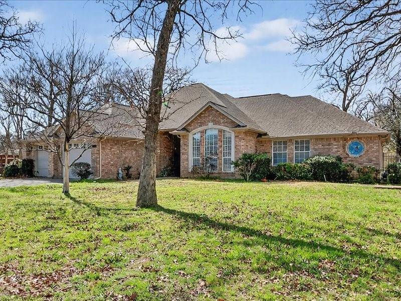 1704 S Bowen Road, Pantego, TX 76013