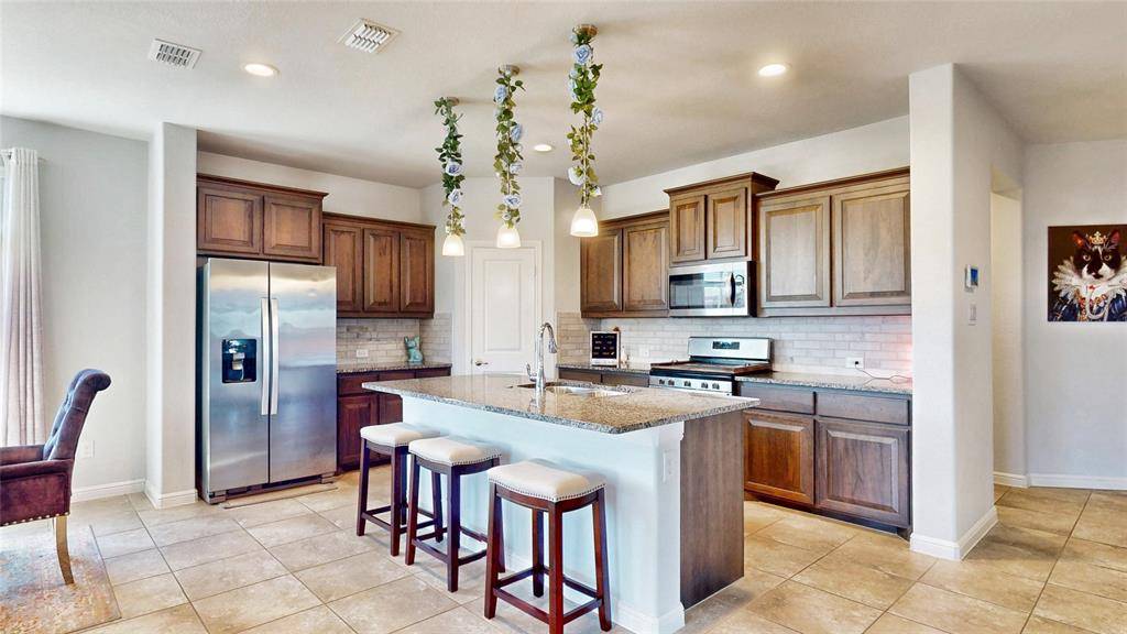 444 Skipper Lane, Azle, TX 76020