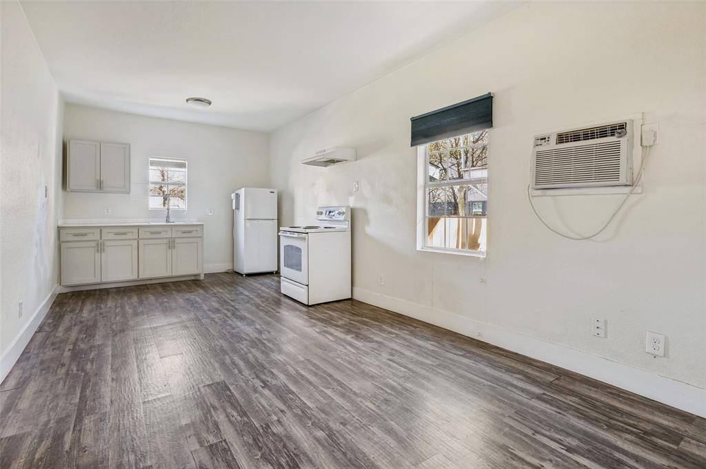 735 W 10th Street, Dallas, TX 75208