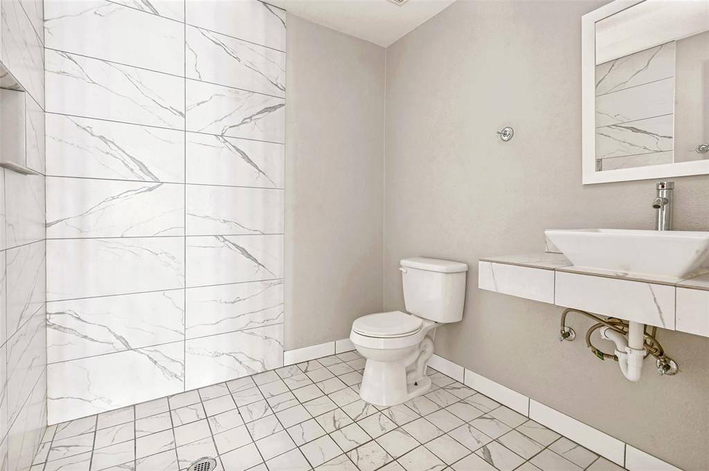 735 W 10th Street, Dallas, TX 75208