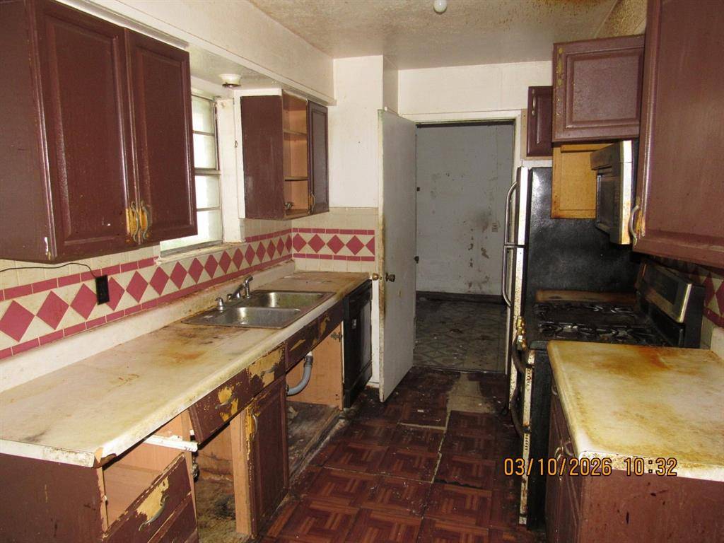 6451 MOONHILL Drive, Dallas, TX 75241