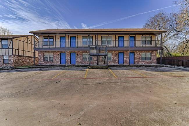 820 Southeast Parkway, Azle, TX 76020