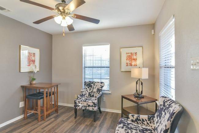 820 Southeast Parkway, Azle, TX 76020