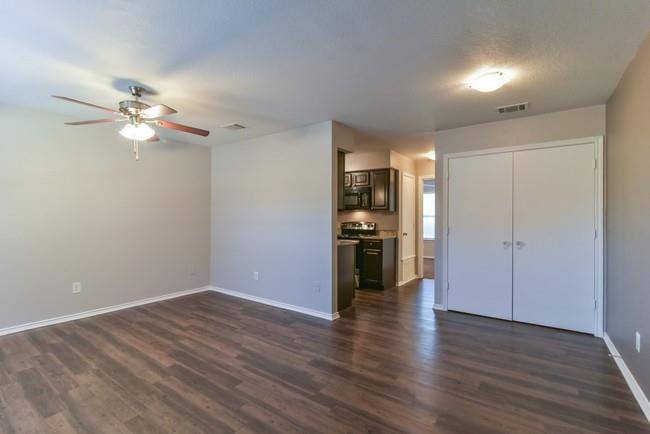 820 Southeast Parkway, Azle, TX 76020