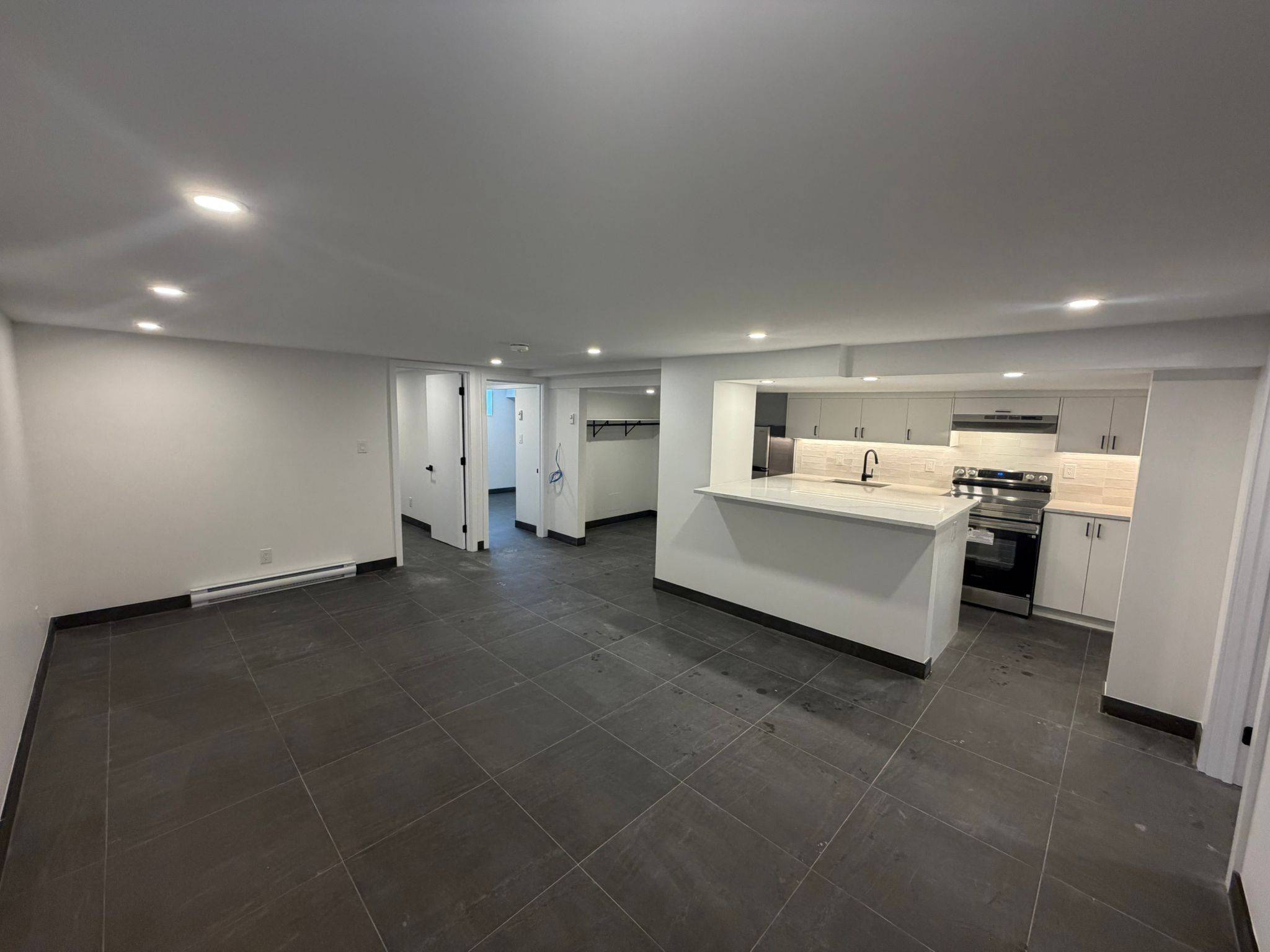 813 NORTON AVE #3, Britannia Heights - Queensway Terrace N And Area, ON K2B 5P5