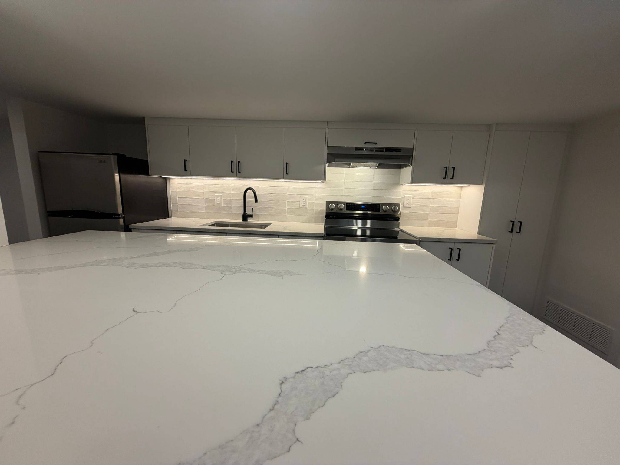 813 NORTON AVE #3, Britannia Heights - Queensway Terrace N And Area, ON K2B 5P5