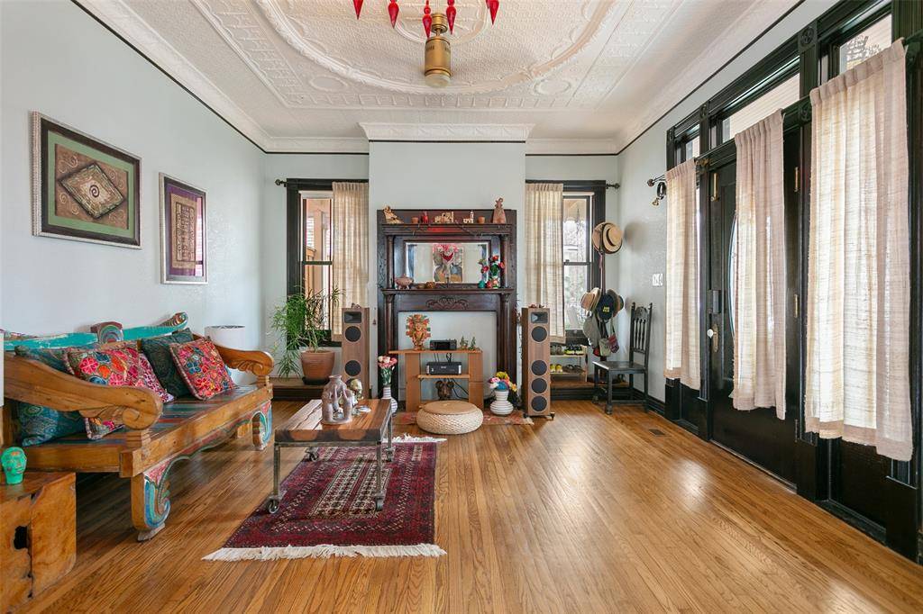 327 S Edgefield Avenue, Dallas, TX 75208