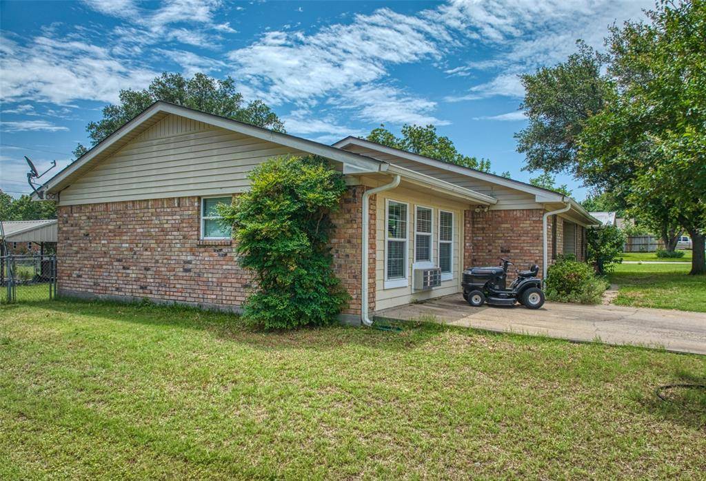 914 S Avenue N, Clifton, TX 76634