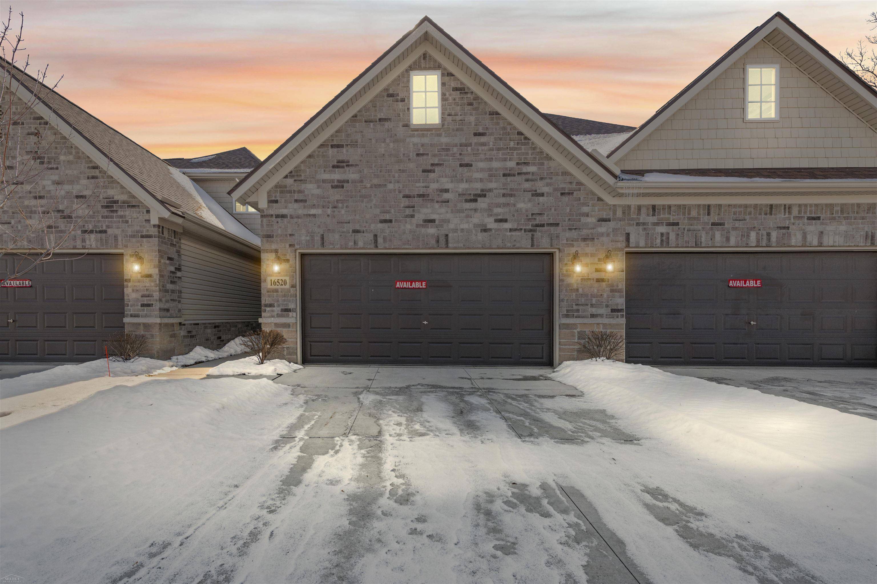 16520 Savor LN, Clinton Twp, MI 48035