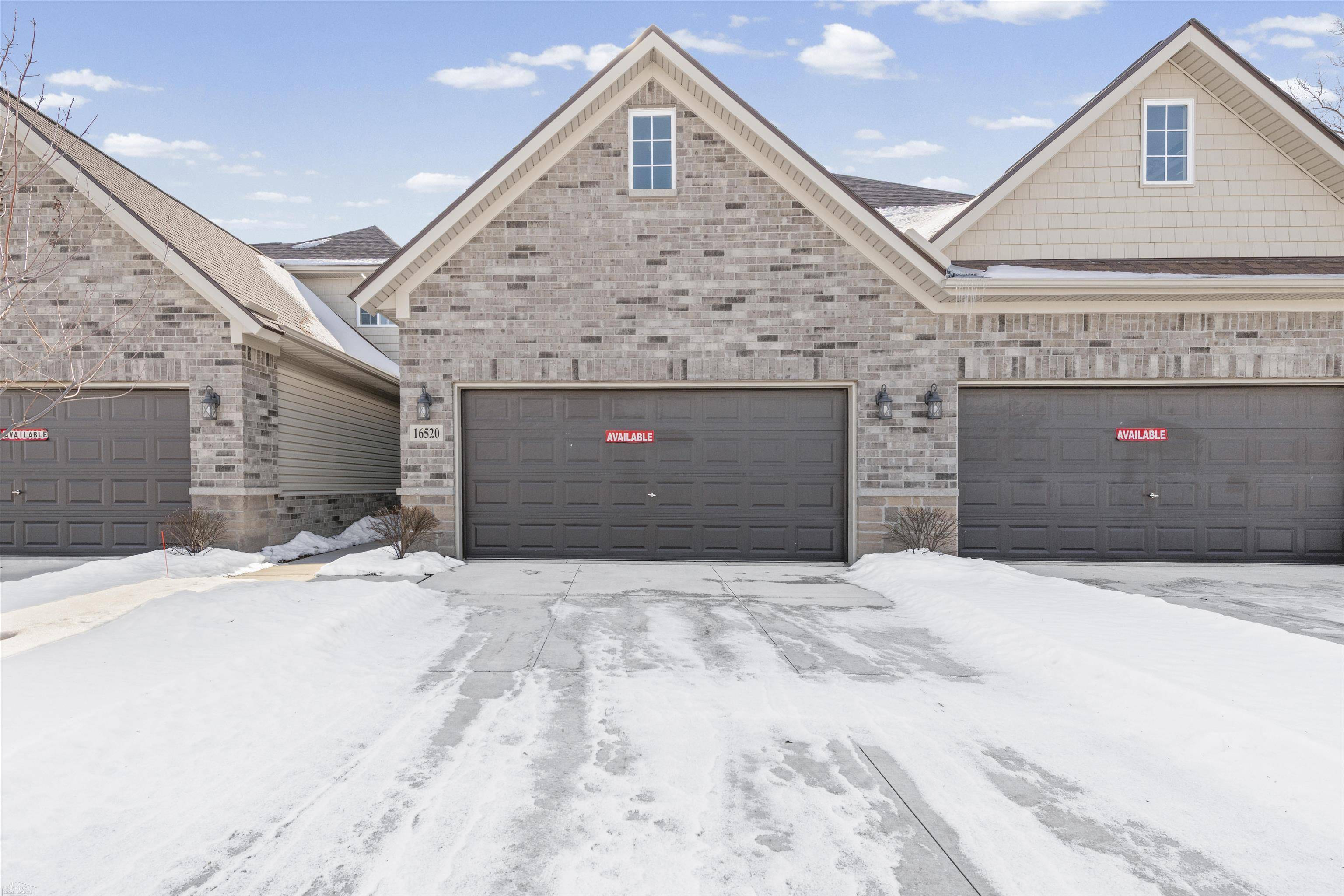 16520 Savor LN, Clinton Twp, MI 48035