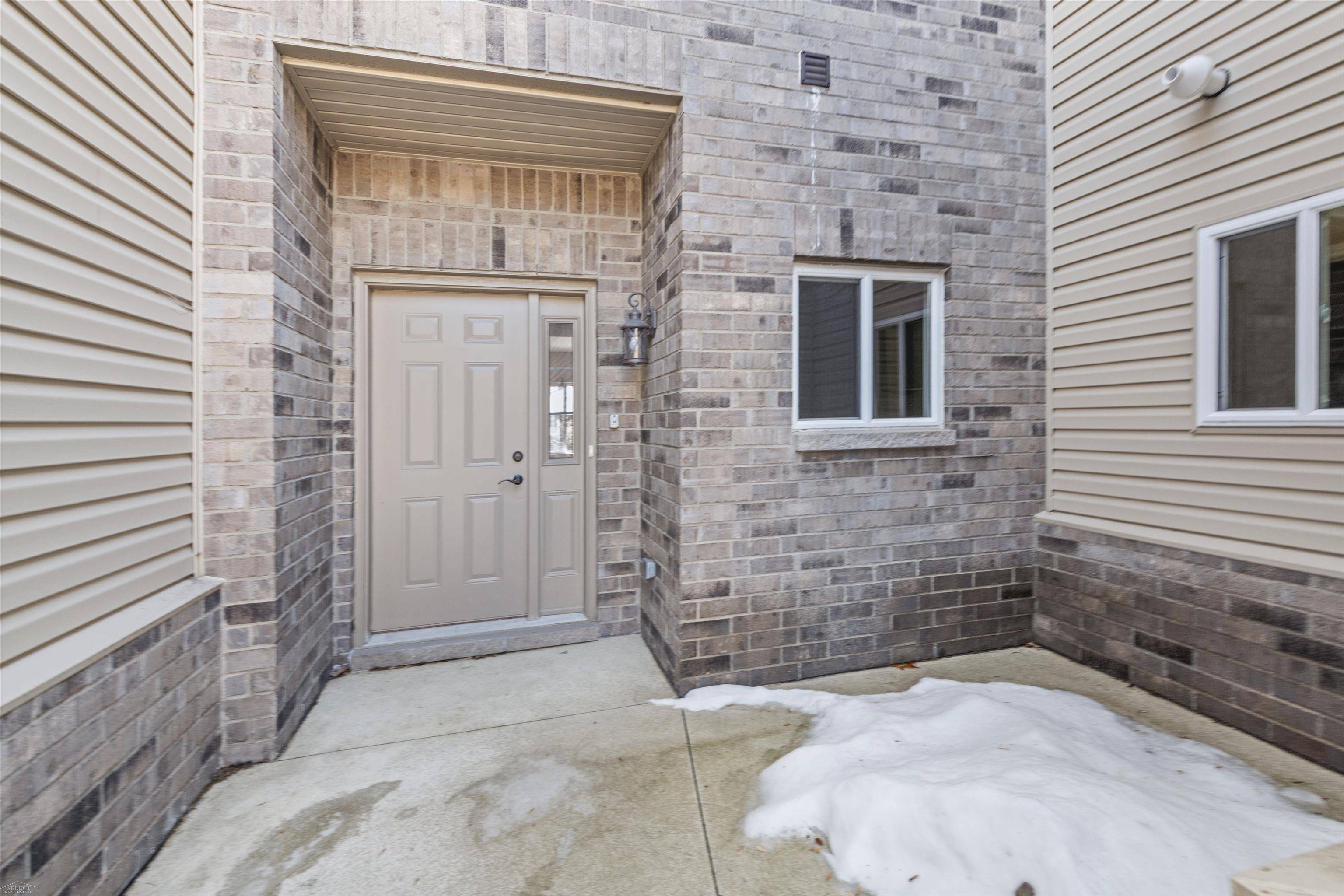 16520 Savor LN, Clinton Twp, MI 48035