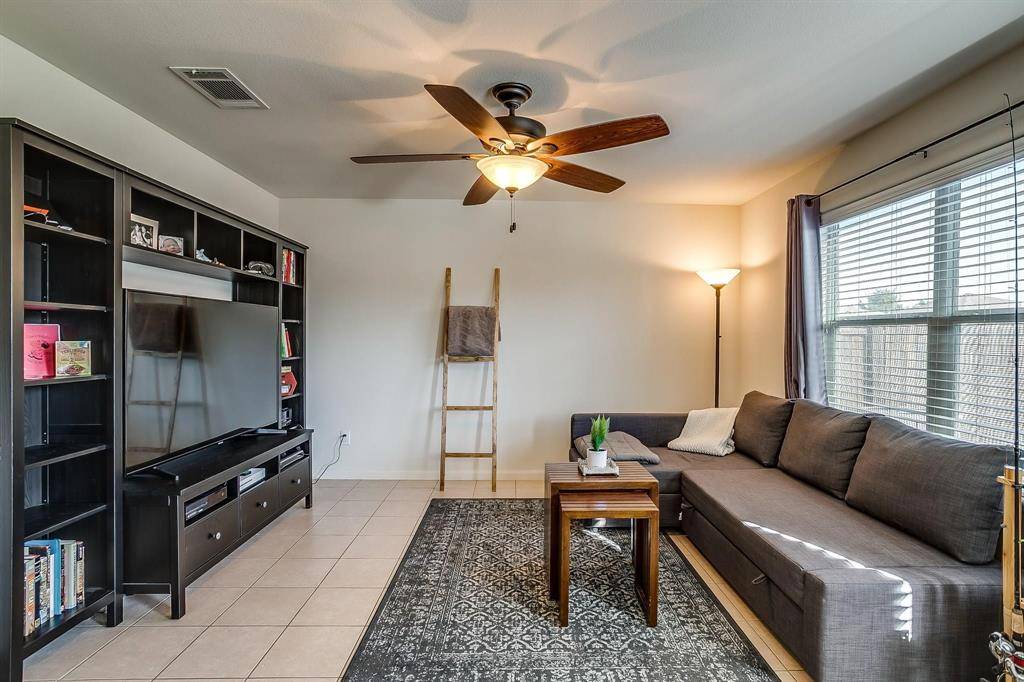 605 Hidden Dale Drive, Fort Worth, TX 76140