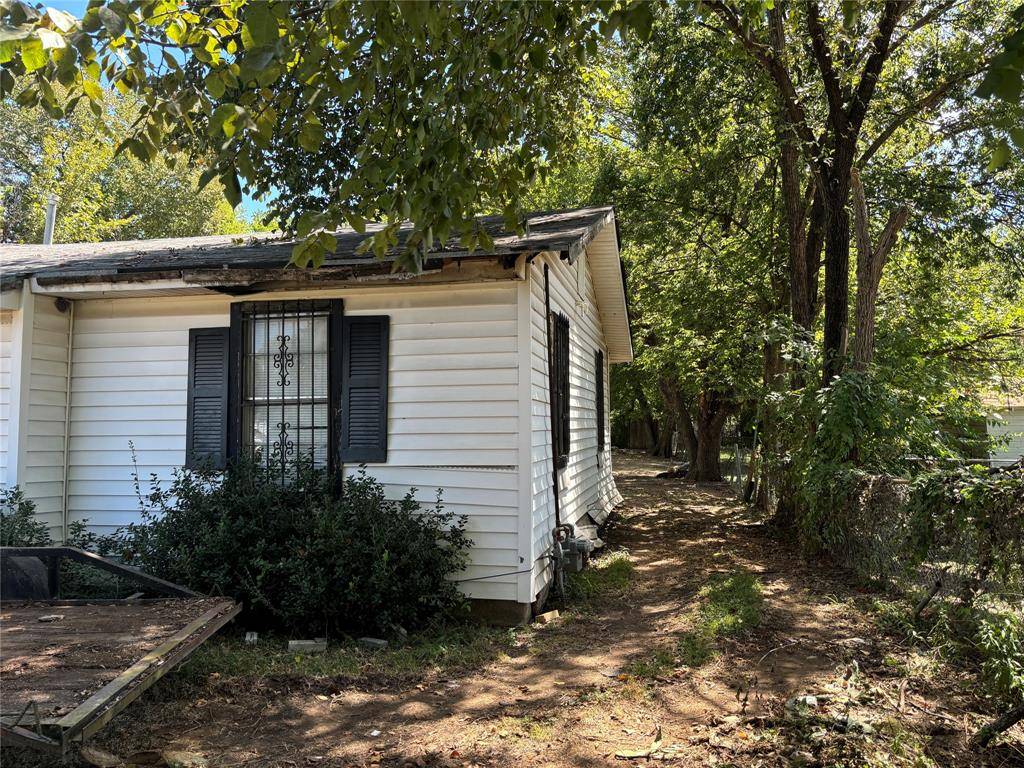 918 Local Vista Drive, Dallas, TX 75217