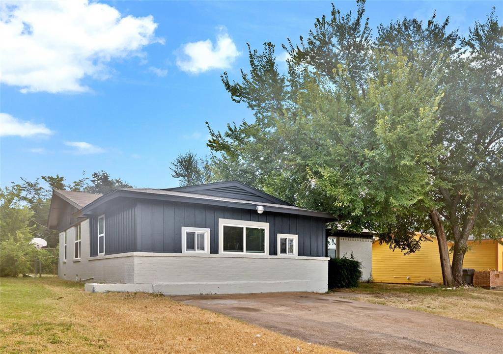 4208 Huckleberry Circle, Dallas, TX 75216