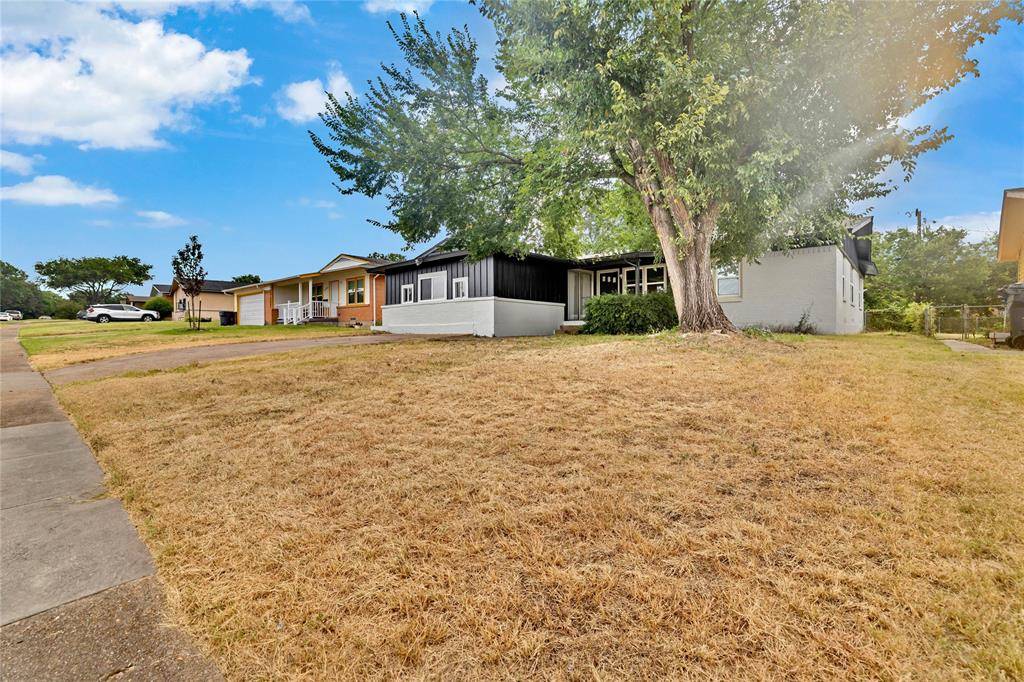 4208 Huckleberry Circle, Dallas, TX 75216