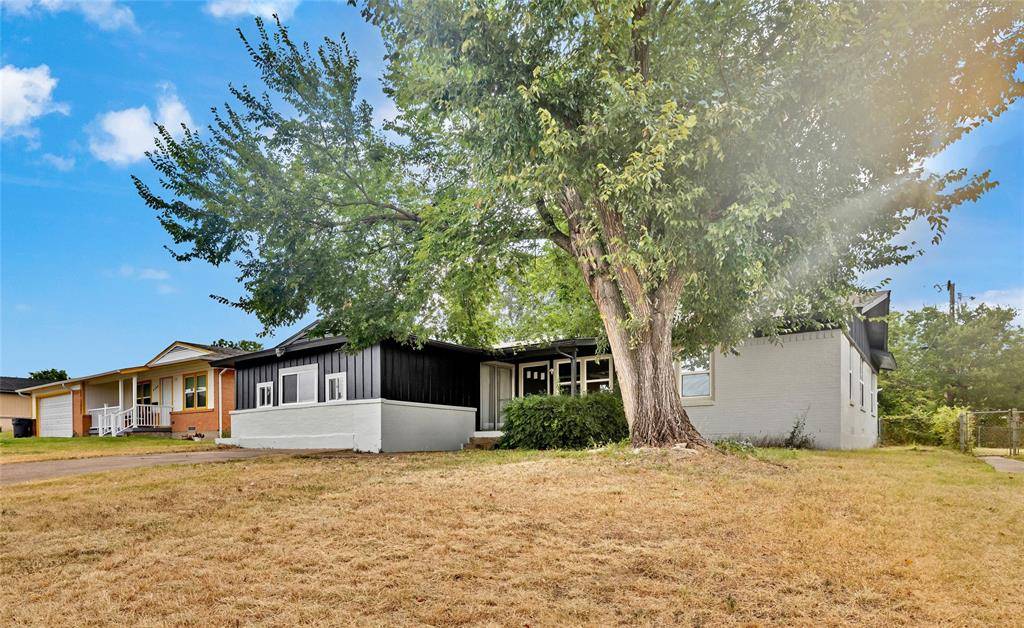 4208 Huckleberry Circle, Dallas, TX 75216