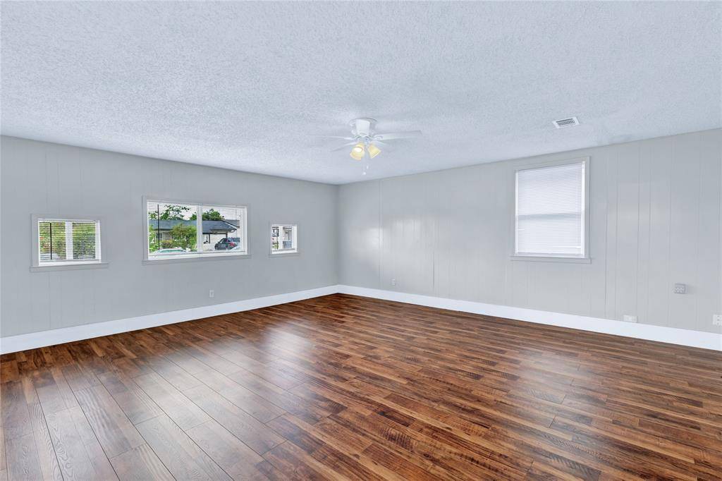 4208 Huckleberry Circle, Dallas, TX 75216