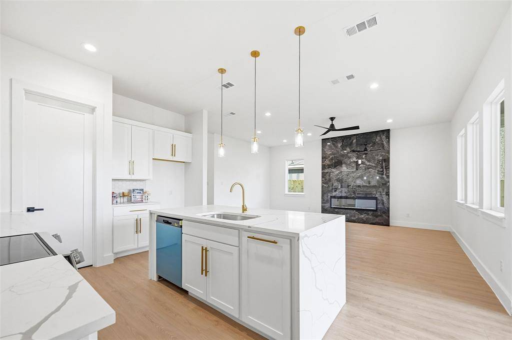 2228 Echo Lake Drive, Dallas, TX 75253