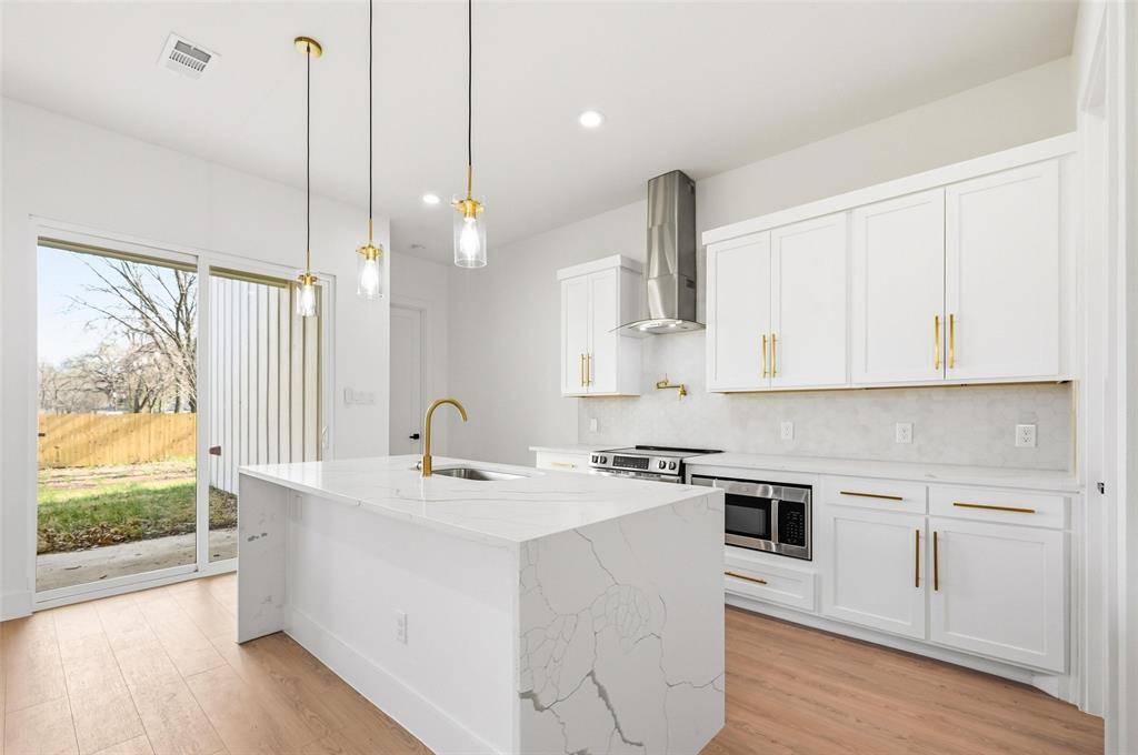 2228 Echo Lake Drive, Dallas, TX 75253