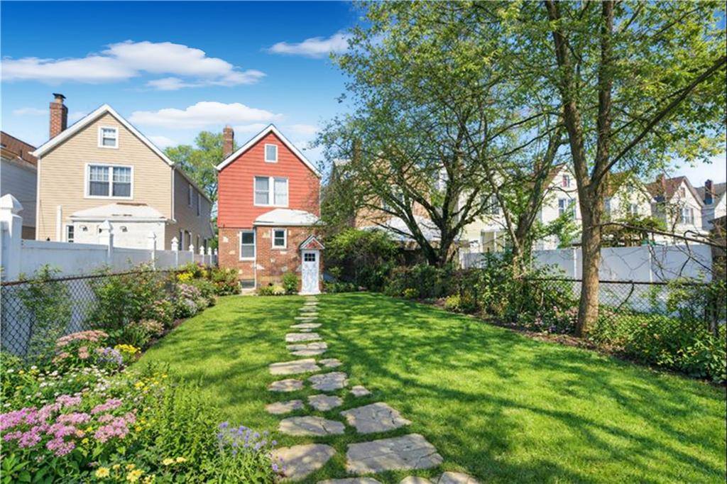 6252 80th RD, Glendale, NY 11385