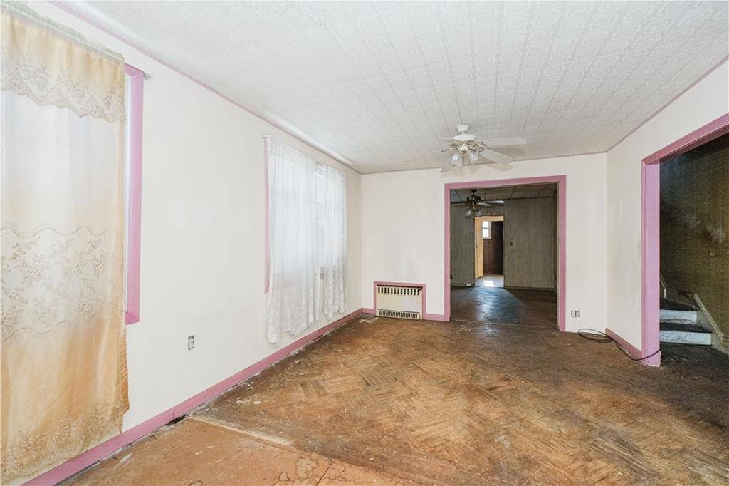 6252 80th RD, Glendale, NY 11385