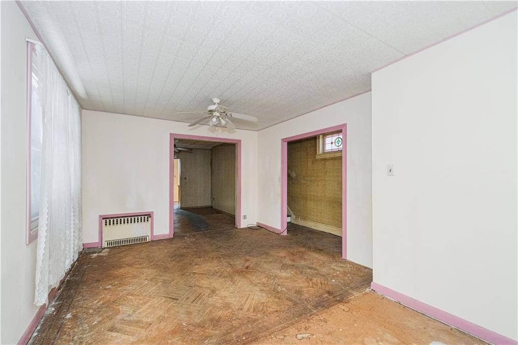 6252 80th RD, Glendale, NY 11385