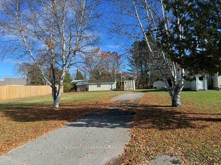 8 Cedar CT, South River, ON P0A 1X0