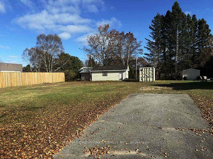 8 Cedar CT, South River, ON P0A 1X0