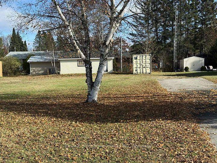 8 Cedar CT, South River, ON P0A 1X0