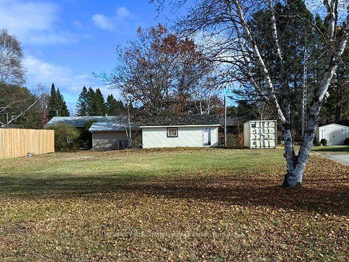 8 Cedar CT, South River, ON P0A 1X0