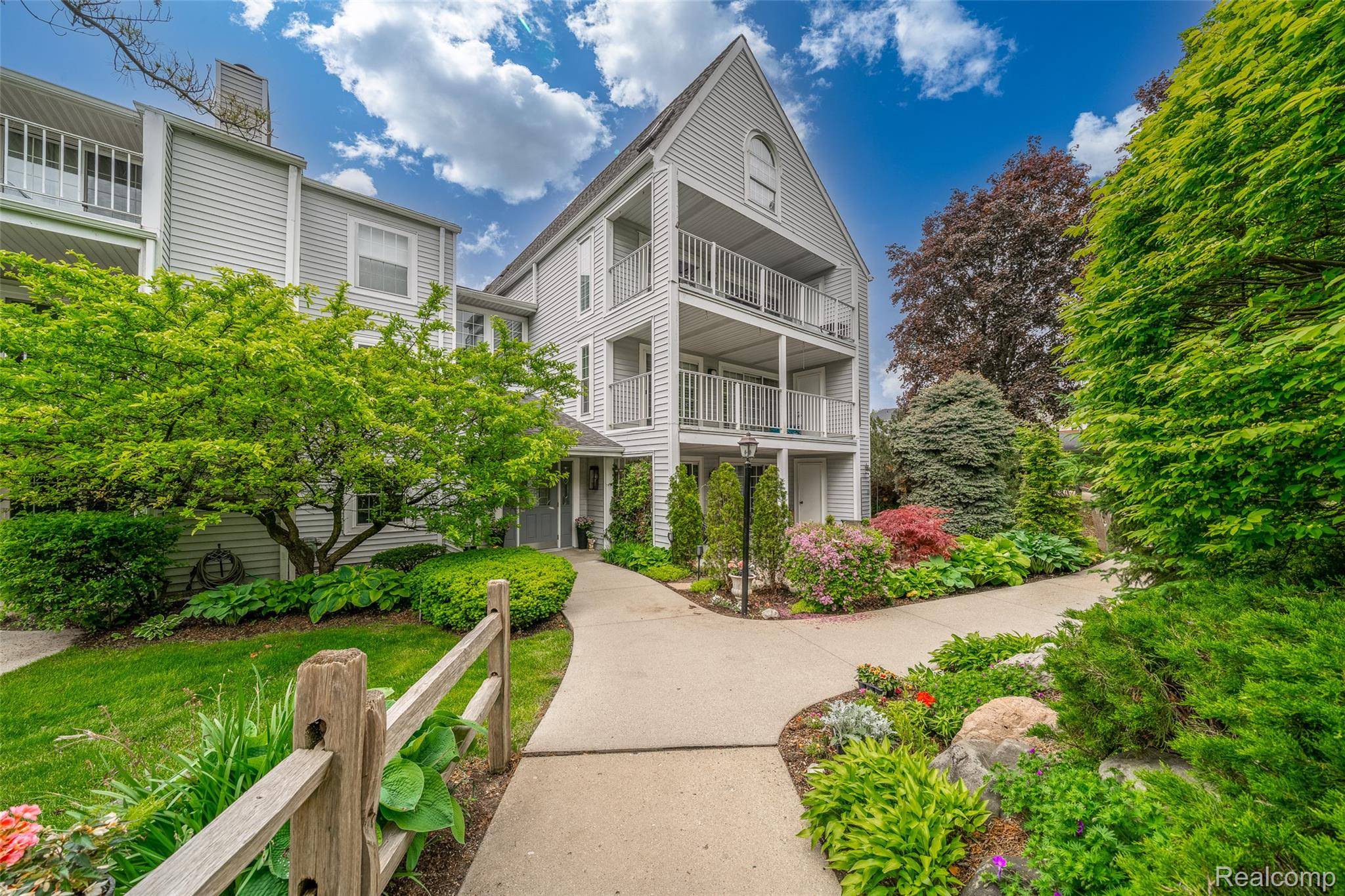 3553 Port Cove DR #39, Waterford Charter Township, MI 48328