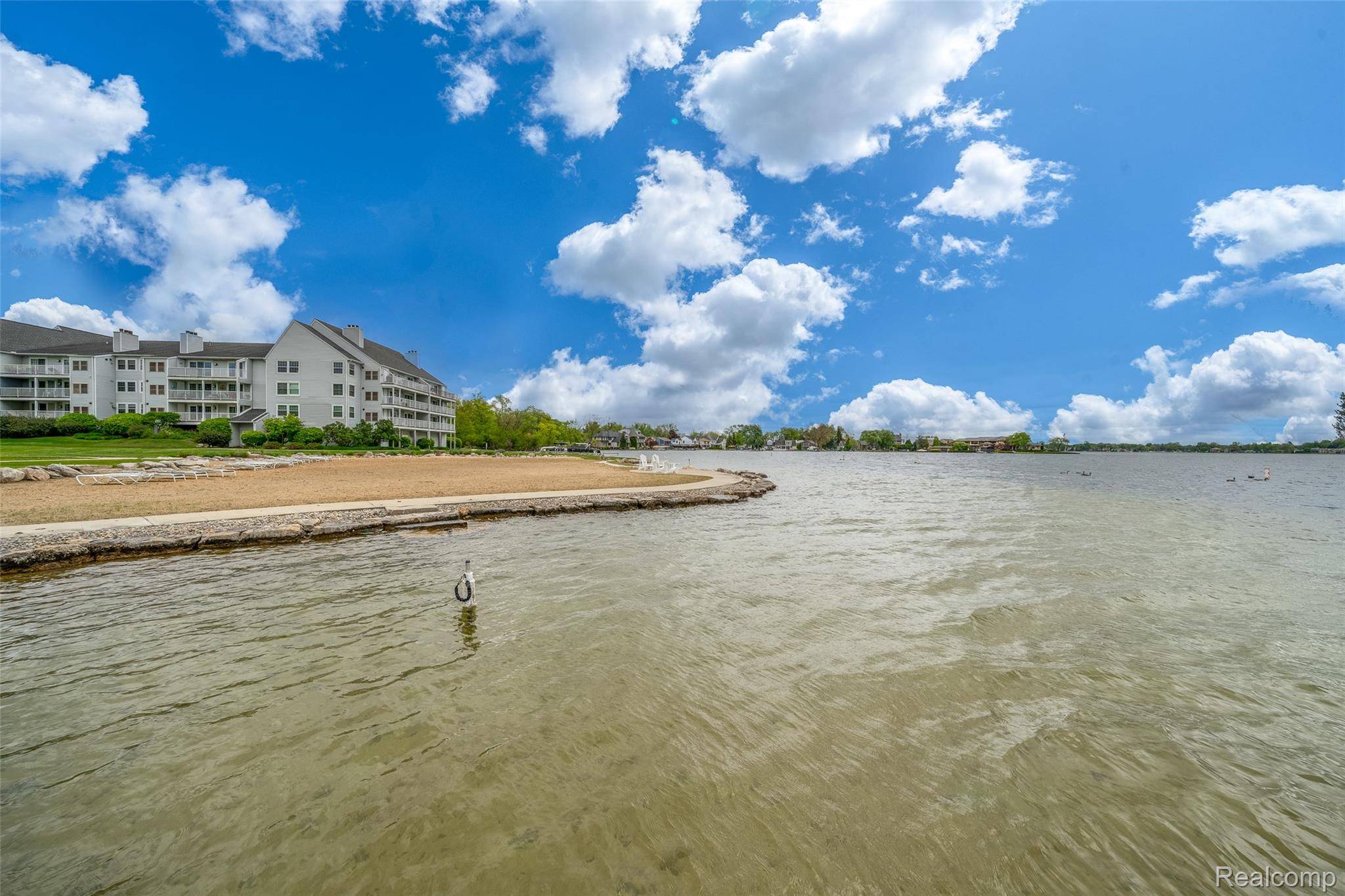 3553 Port Cove DR #39, Waterford Charter Township, MI 48328