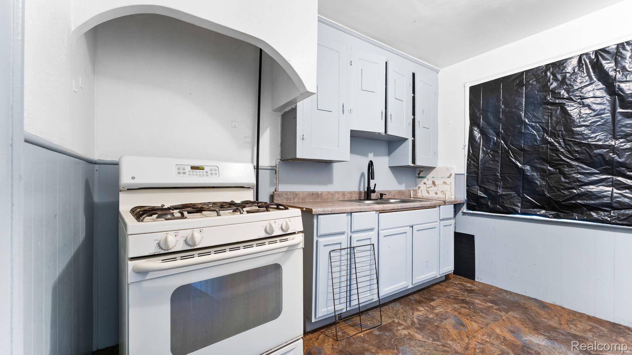 5305 Newport ST, Detroit, MI 48213