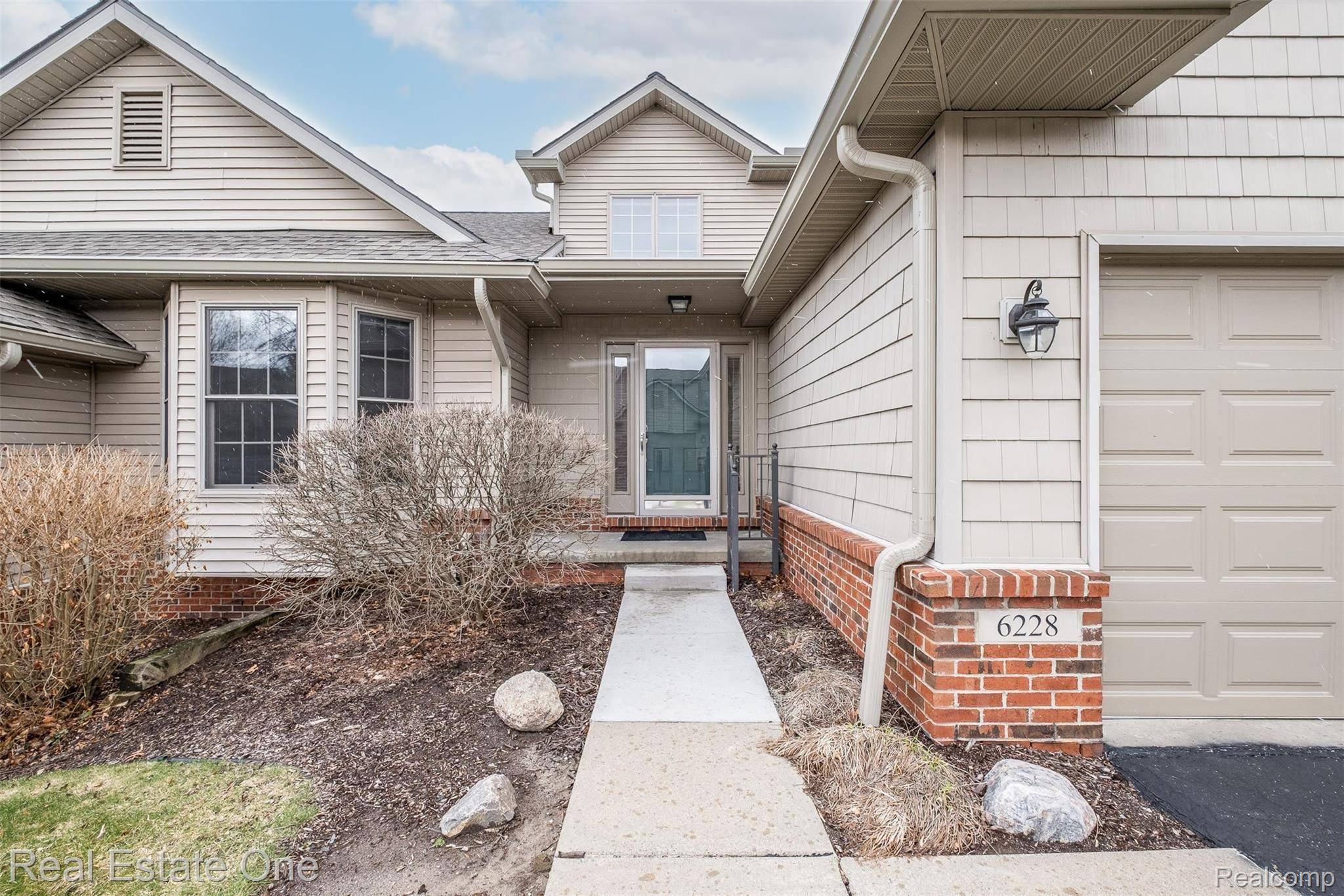 6228 Northridge Hills DR, Brighton, MI 48116