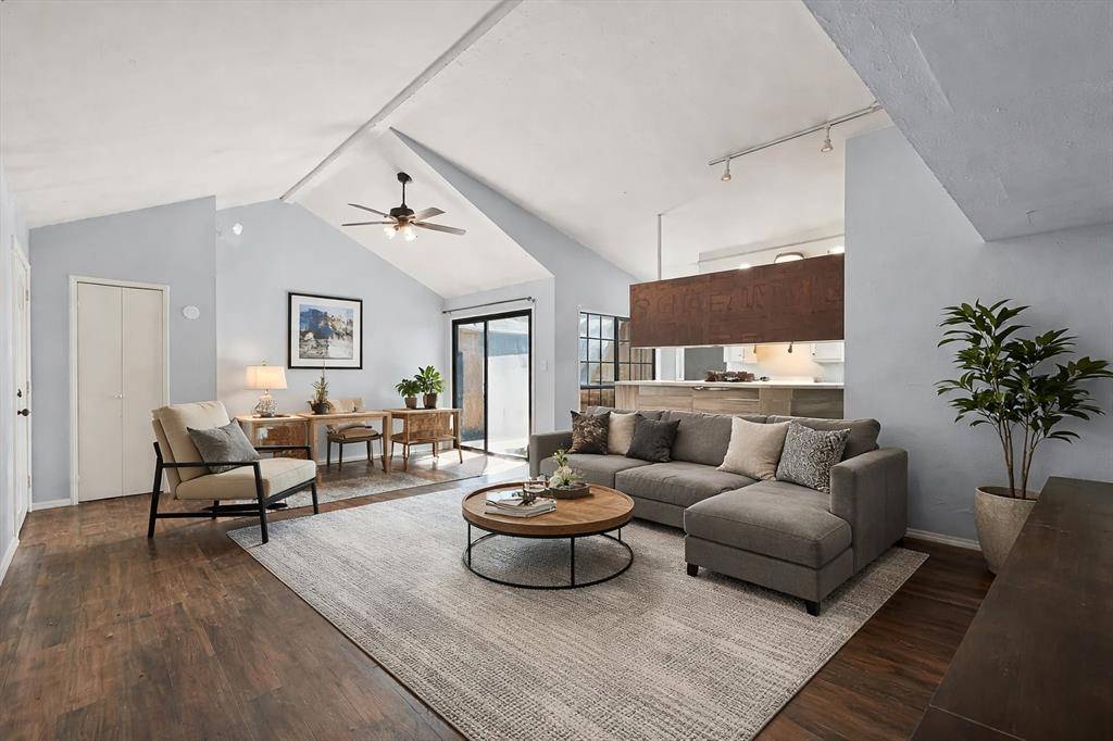 621 Stonehenge Drive, Grand Prairie, TX 75052