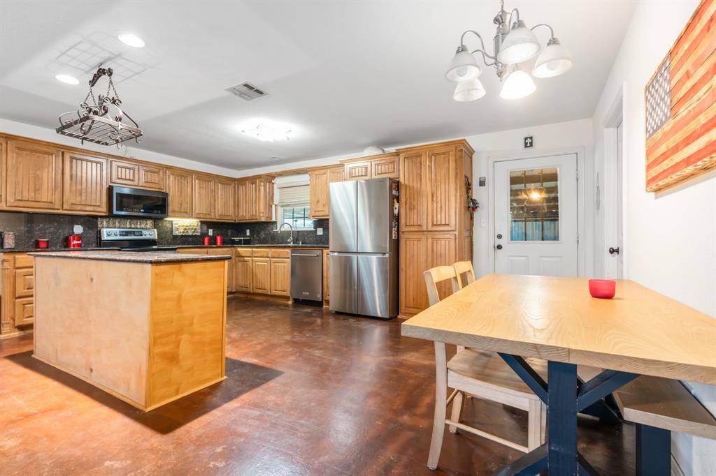 6338 Fm 933, Blum, TX 76627