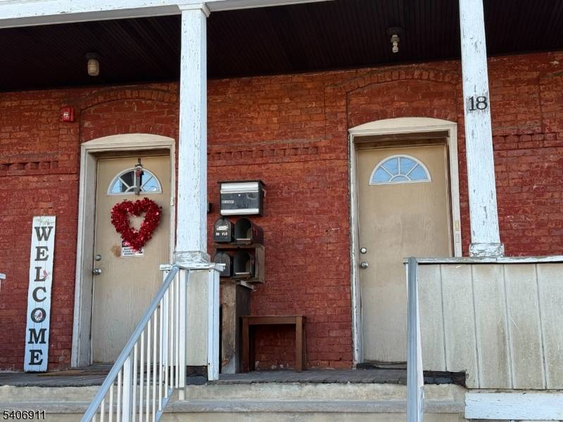 20 Grand St, Garfield City, NJ 07026