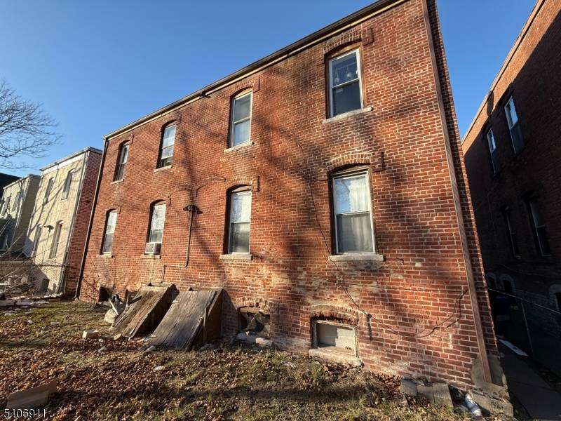 20 Grand St, Garfield City, NJ 07026