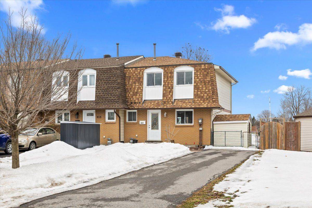 915 Lawnsberry DR, Orleans - Cumberland And Area, ON K1E 1Y2