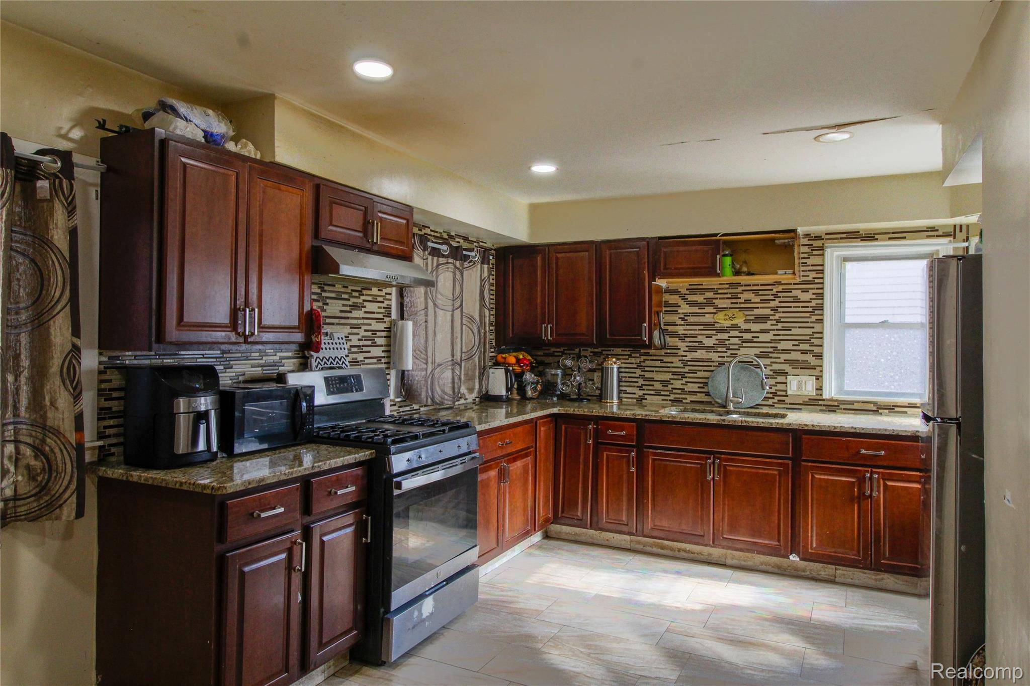 4874 Renville ST, Detroit, MI 48210