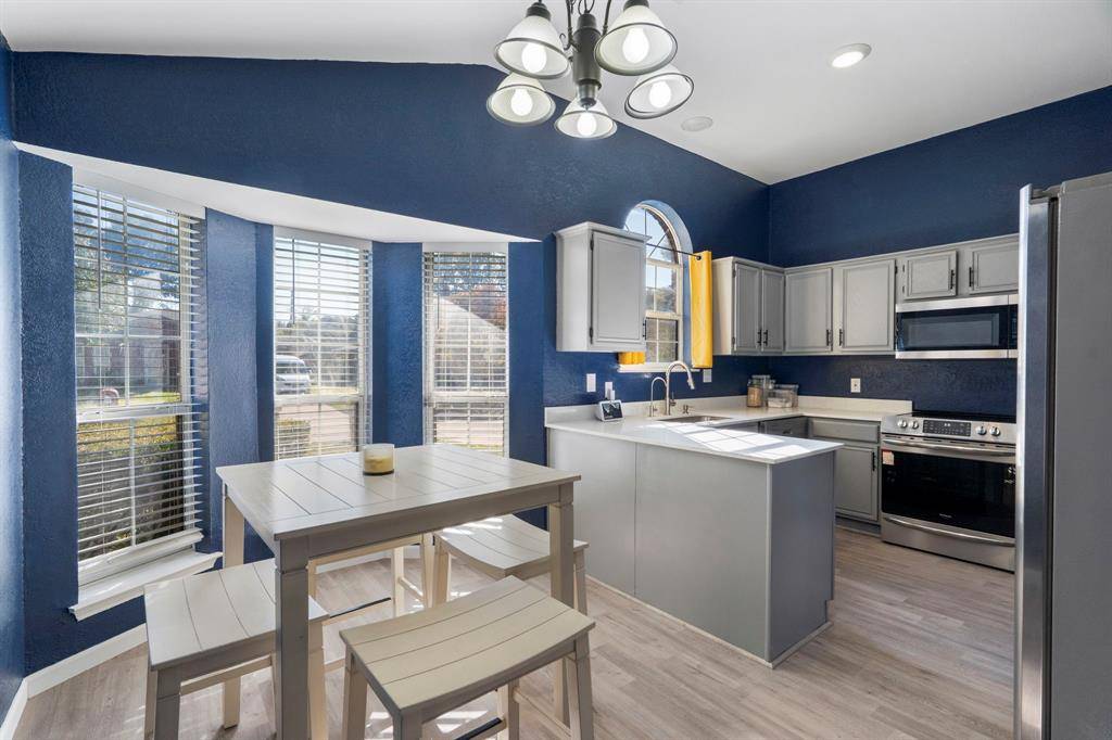 807 Havenbrook Drive, Arlington, TX 76001