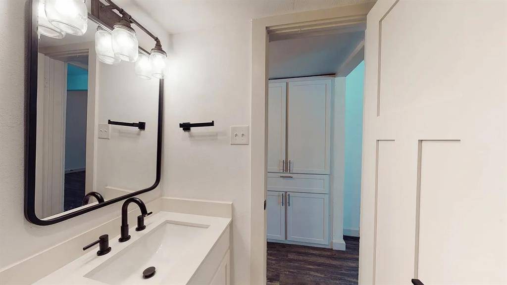 3627 Almazan Drive #209, Dallas, TX 75220